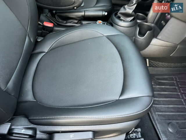 Черный Мини Hatch, объемом двигателя 1.5 л и пробегом 60 тыс. км за 12950 $, фото 103 на Automoto.ua