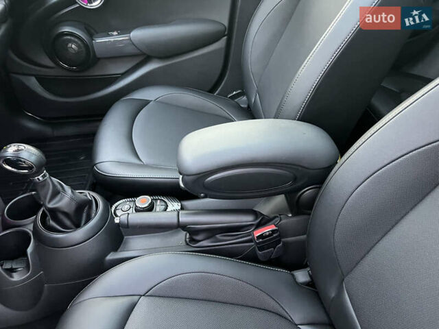 Черный Мини Hatch, объемом двигателя 1.5 л и пробегом 60 тыс. км за 12950 $, фото 43 на Automoto.ua