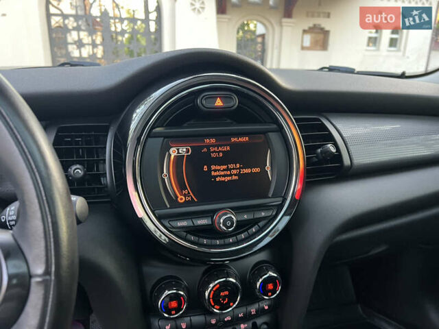 Черный Мини Hatch, объемом двигателя 1.5 л и пробегом 60 тыс. км за 12950 $, фото 57 на Automoto.ua