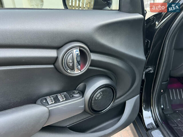 Черный Мини Hatch, объемом двигателя 1.5 л и пробегом 60 тыс. км за 12950 $, фото 34 на Automoto.ua