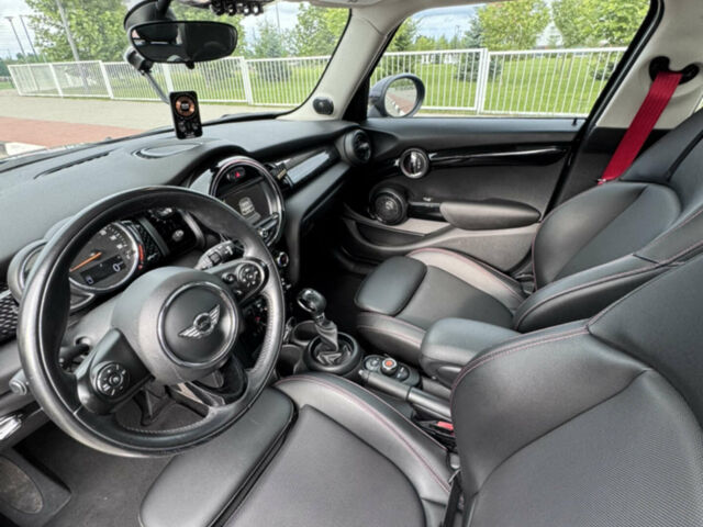 Черный Мини Hatch, объемом двигателя 2 л и пробегом 50 тыс. км за 16800 $, фото 11 на Automoto.ua