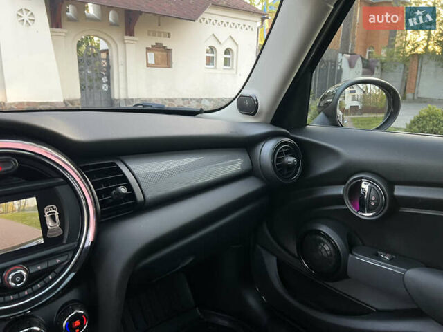 Черный Мини Hatch, объемом двигателя 1.5 л и пробегом 60 тыс. км за 12950 $, фото 69 на Automoto.ua