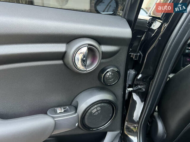 Черный Мини Hatch, объемом двигателя 1.5 л и пробегом 60 тыс. км за 12950 $, фото 79 на Automoto.ua