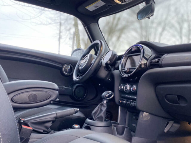 Чорний Міні Hatch, об'ємом двигуна 1.5 л та пробігом 88 тис. км за 10499 $, фото 21 на Automoto.ua