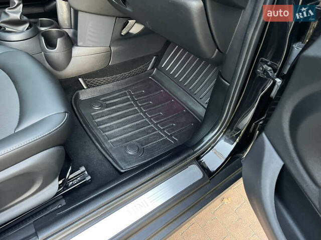 Черный Мини Hatch, объемом двигателя 1.5 л и пробегом 60 тыс. км за 12950 $, фото 101 на Automoto.ua