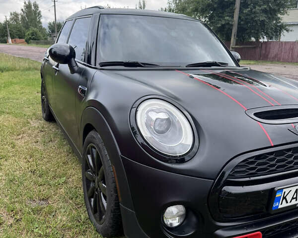 Черный Мини Hatch, объемом двигателя 2 л и пробегом 50 тыс. км за 17800 $, фото 5 на Automoto.ua