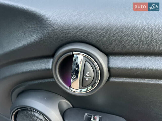 Черный Мини Hatch, объемом двигателя 1.5 л и пробегом 60 тыс. км за 12950 $, фото 95 на Automoto.ua