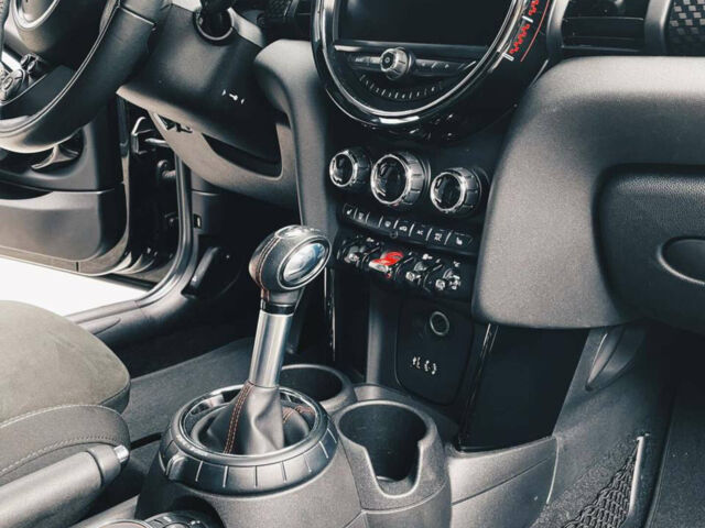 Черный Мини Hatch, объемом двигателя 2 л и пробегом 60 тыс. км за 27000 $, фото 5 на Automoto.ua