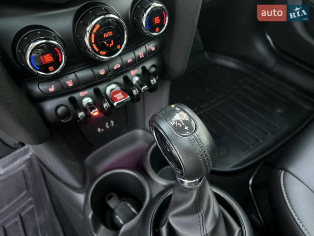 Черный Мини Hatch, объемом двигателя 1.5 л и пробегом 60 тыс. км за 12950 $, фото 58 на Automoto.ua