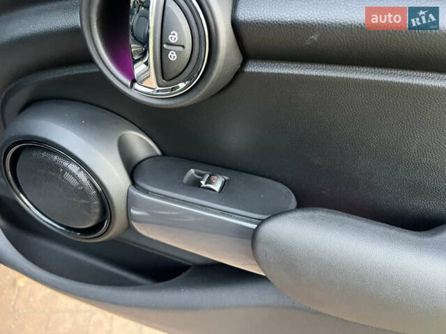 Черный Мини Hatch, объемом двигателя 1.5 л и пробегом 60 тыс. км за 12950 $, фото 96 на Automoto.ua