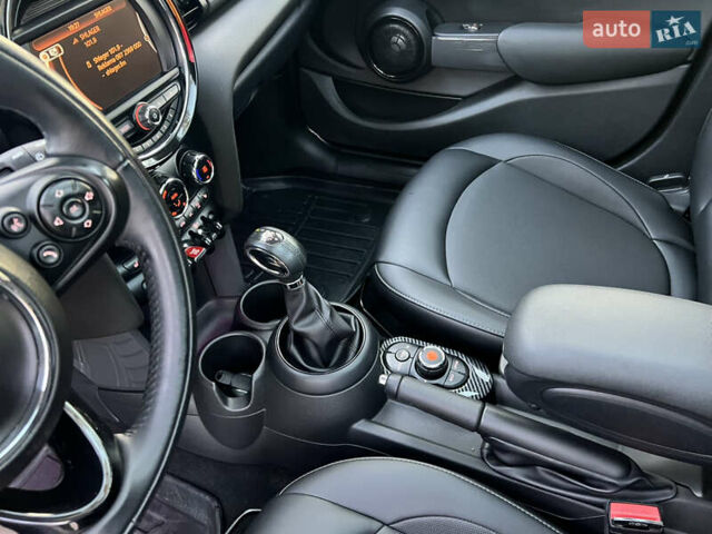Черный Мини Hatch, объемом двигателя 1.5 л и пробегом 60 тыс. км за 12950 $, фото 40 на Automoto.ua