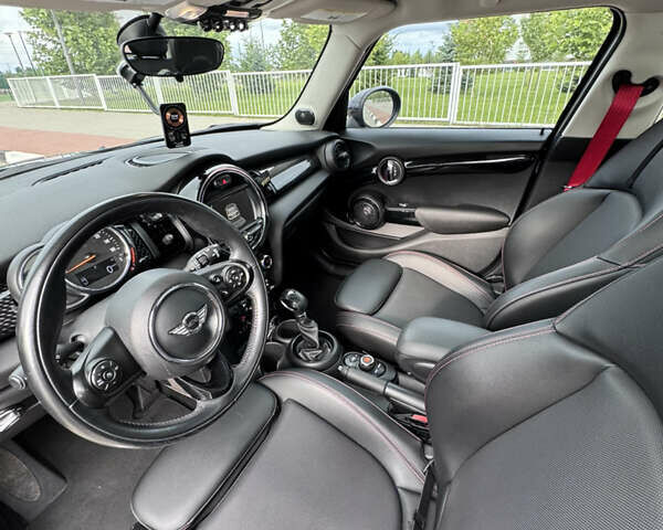 Черный Мини Hatch, объемом двигателя 2 л и пробегом 50 тыс. км за 17800 $, фото 11 на Automoto.ua