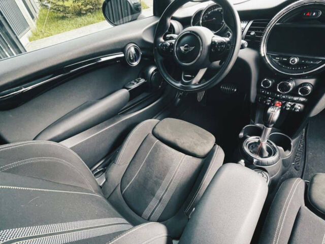 Черный Мини Hatch, объемом двигателя 2 л и пробегом 60 тыс. км за 27000 $, фото 2 на Automoto.ua