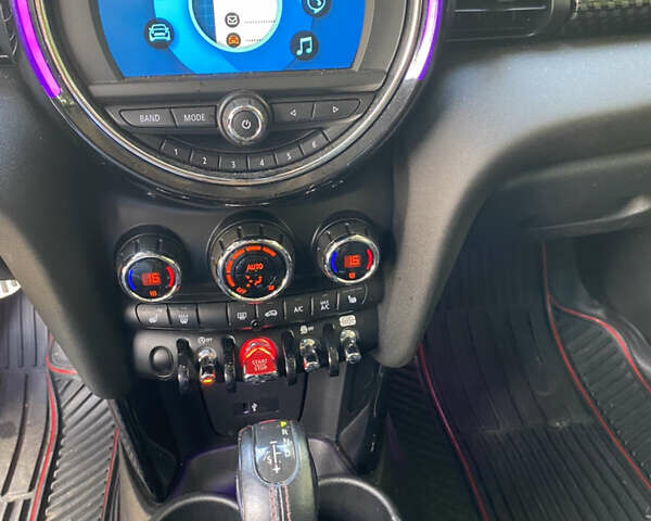 Черный Мини Hatch, объемом двигателя 2 л и пробегом 58 тыс. км за 17600 $, фото 33 на Automoto.ua