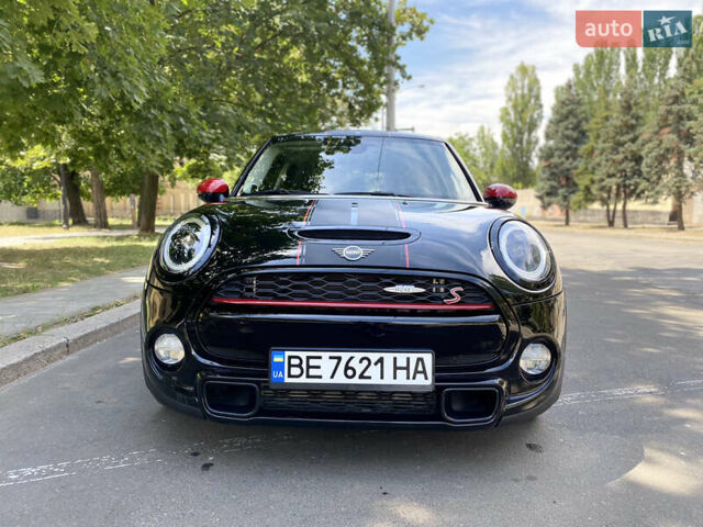 Черный Мини Hatch, объемом двигателя 2 л и пробегом 58 тыс. км за 17600 $, фото 2 на Automoto.ua