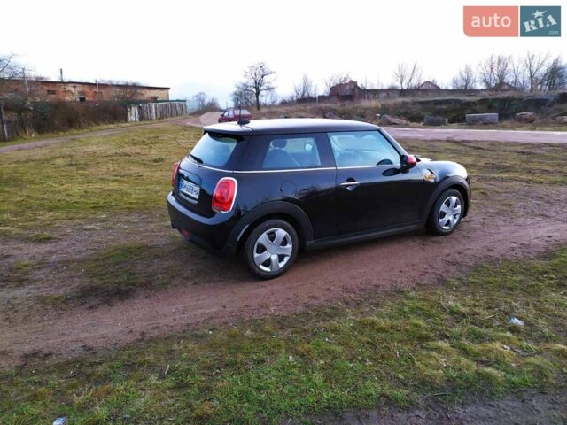 Чорний Міні Hatch, об'ємом двигуна 1.5 л та пробігом 100 тис. км за 14800 $, фото 3 на Automoto.ua
