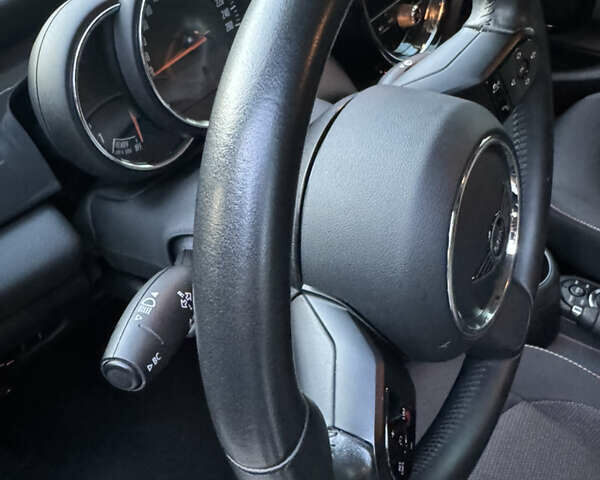 Чорний Міні Hatch, об'ємом двигуна 1.5 л та пробігом 50 тис. км за 18400 $, фото 19 на Automoto.ua