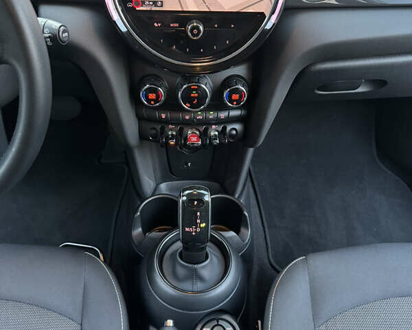 Чорний Міні Hatch, об'ємом двигуна 1.5 л та пробігом 50 тис. км за 18400 $, фото 18 на Automoto.ua