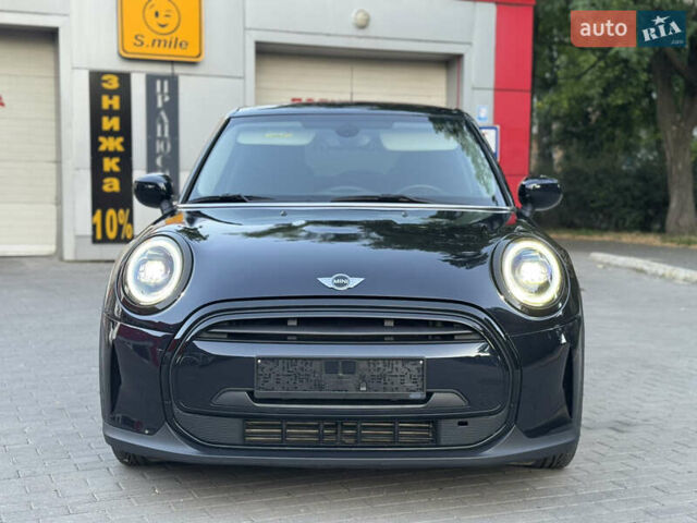 Чорний Міні Hatch, об'ємом двигуна 1.5 л та пробігом 50 тис. км за 18400 $, фото 3 на Automoto.ua