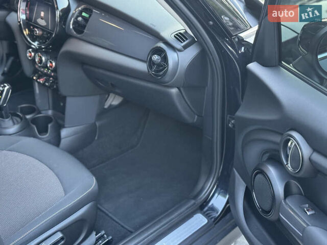 Чорний Міні Hatch, об'ємом двигуна 1.5 л та пробігом 50 тис. км за 18400 $, фото 14 на Automoto.ua
