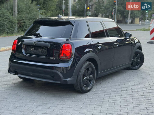 Чорний Міні Hatch, об'ємом двигуна 1.5 л та пробігом 50 тис. км за 18400 $, фото 5 на Automoto.ua