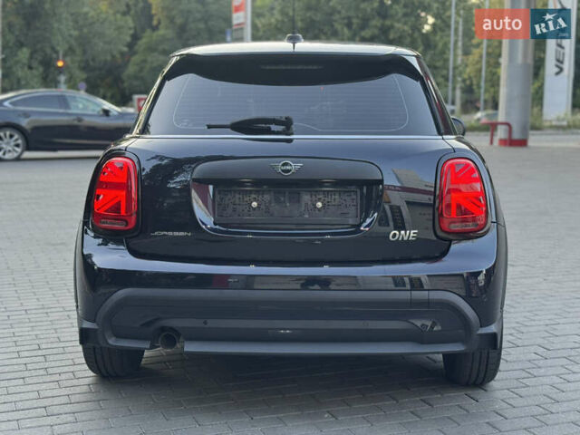 Чорний Міні Hatch, об'ємом двигуна 1.5 л та пробігом 50 тис. км за 18400 $, фото 4 на Automoto.ua