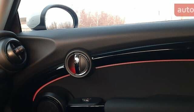 Чорний Міні Hatch, об'ємом двигуна 1.5 л та пробігом 18 тис. км за 25000 $, фото 77 на Automoto.ua