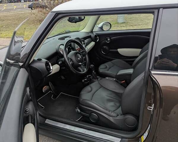Коричневый Мини Hatch, объемом двигателя 1.6 л и пробегом 177 тыс. км за 8300 $, фото 6 на Automoto.ua