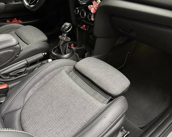 Коричневый Мини Hatch, объемом двигателя 1.2 л и пробегом 100 тыс. км за 14800 $, фото 14 на Automoto.ua