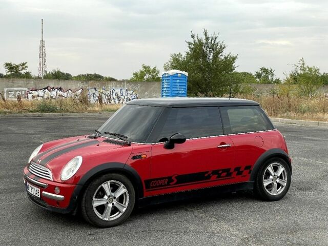 Красный Мини Hatch, объемом двигателя 1.6 л и пробегом 207 тыс. км за 4400 $, фото 5 на Automoto.ua