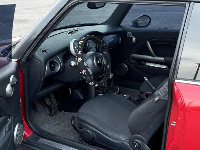 Красный Мини Hatch, объемом двигателя 1.6 л и пробегом 207 тыс. км за 4400 $, фото 7 на Automoto.ua