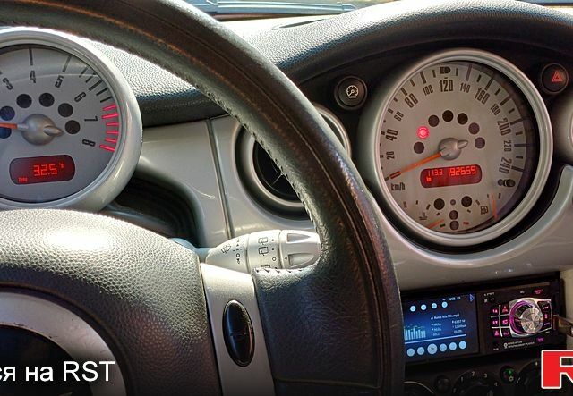 Красный Мини Hatch, объемом двигателя 1.6 л и пробегом 192 тыс. км за 4500 $, фото 9 на Automoto.ua