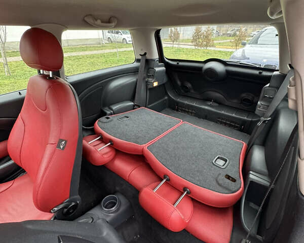Червоний Міні Hatch, об'ємом двигуна 1.6 л та пробігом 260 тис. км за 4100 $, фото 13 на Automoto.ua
