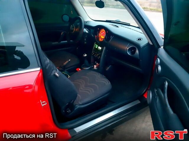 Червоний Міні Hatch, об'ємом двигуна 1.6 л та пробігом 213 тис. км за 4600 $, фото 3 на Automoto.ua
