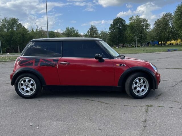 Красный Мини Hatch, объемом двигателя 1.6 л и пробегом 193 тыс. км за 4000 $, фото 3 на Automoto.ua
