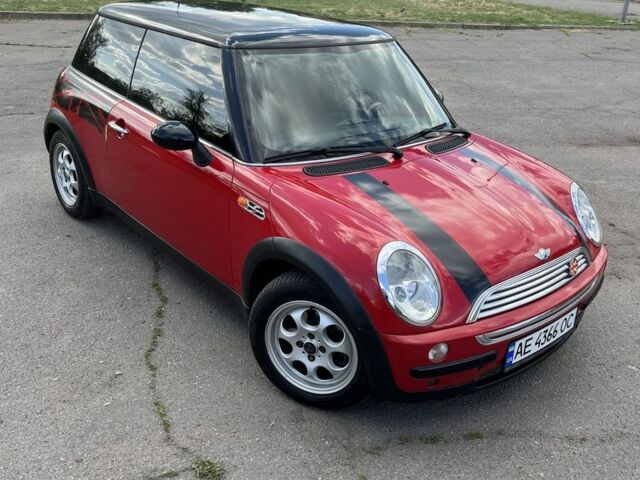 Красный Мини Hatch, объемом двигателя 1.6 л и пробегом 193 тыс. км за 4000 $, фото 2 на Automoto.ua