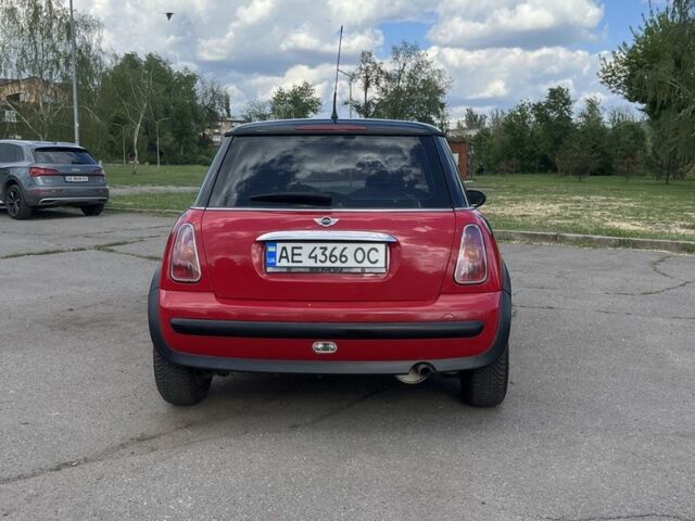 Красный Мини Hatch, объемом двигателя 1.6 л и пробегом 193 тыс. км за 4000 $, фото 7 на Automoto.ua