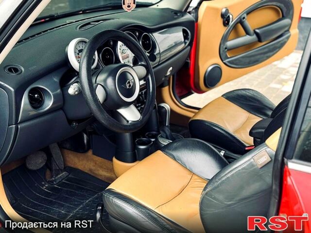 Червоний Міні Hatch, об'ємом двигуна 1.6 л та пробігом 245 тис. км за 4999 $, фото 10 на Automoto.ua