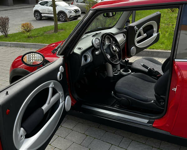 Червоний Міні Hatch, об'ємом двигуна 1.6 л та пробігом 279 тис. км за 6500 $, фото 1 на Automoto.ua