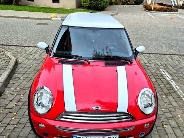 Красный Мини Hatch, объемом двигателя 1.6 л и пробегом 167 тыс. км за 5600 $, фото 1 на Automoto.ua