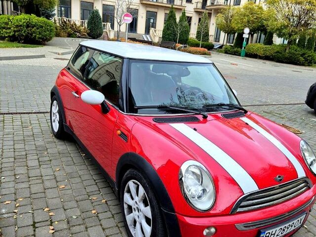 Красный Мини Hatch, объемом двигателя 1.6 л и пробегом 167 тыс. км за 5600 $, фото 3 на Automoto.ua