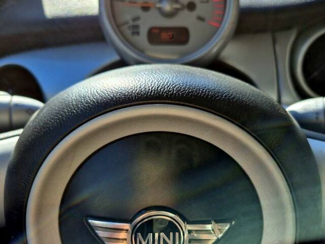 Красный Мини Hatch, объемом двигателя 1.6 л и пробегом 167 тыс. км за 5600 $, фото 6 на Automoto.ua