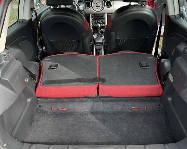 Красный Мини Hatch, объемом двигателя 1.6 л и пробегом 151 тыс. км за 6200 $, фото 7 на Automoto.ua