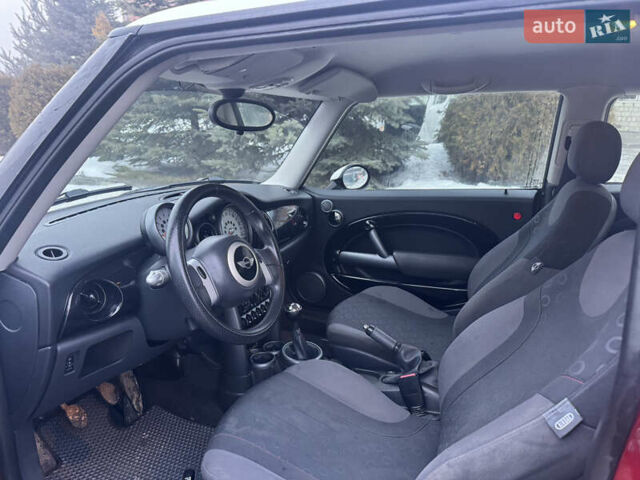 Красный Мини Hatch, объемом двигателя 1.6 л и пробегом 185 тыс. км за 5600 $, фото 27 на Automoto.ua