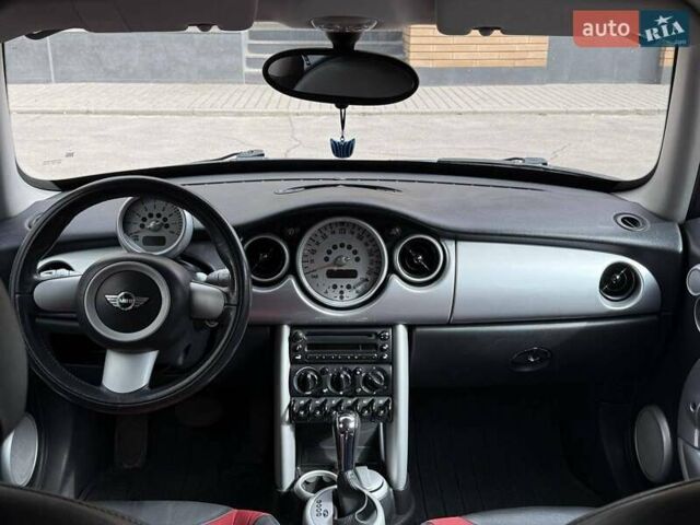 Красный Мини Hatch, объемом двигателя 1.6 л и пробегом 151 тыс. км за 6200 $, фото 4 на Automoto.ua