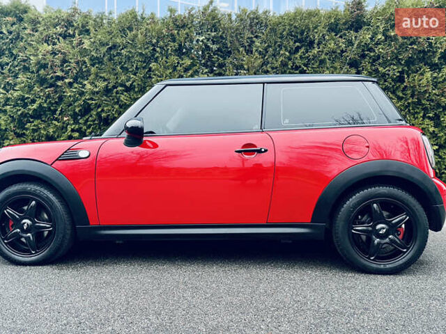 Красный Мини Hatch, объемом двигателя 1.6 л и пробегом 133 тыс. км за 6300 $, фото 1 на Automoto.ua