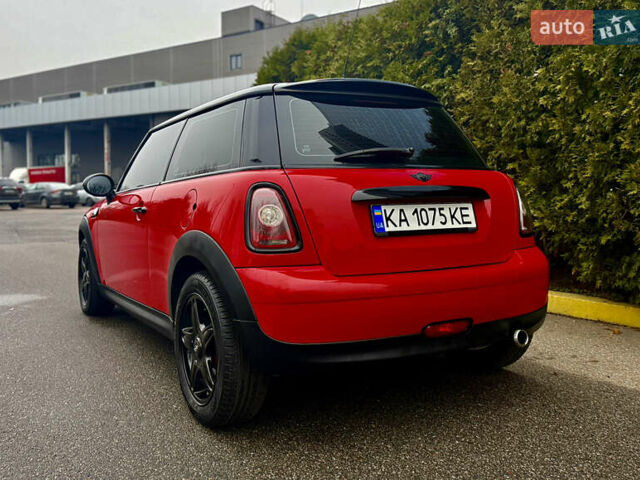 Красный Мини Hatch, объемом двигателя 1.6 л и пробегом 133 тыс. км за 6300 $, фото 2 на Automoto.ua