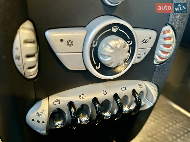 Красный Мини Hatch, объемом двигателя 1.6 л и пробегом 133 тыс. км за 6300 $, фото 13 на Automoto.ua