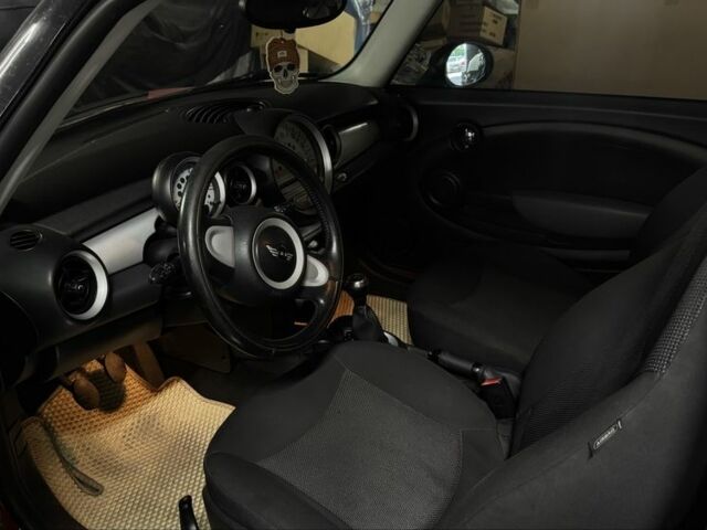 Красный Мини Hatch, объемом двигателя 1.4 л и пробегом 260 тыс. км за 4500 $, фото 2 на Automoto.ua