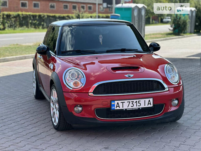 Красный Мини Hatch, объемом двигателя 1.6 л и пробегом 110 тыс. км за 8300 $, фото 2 на Automoto.ua